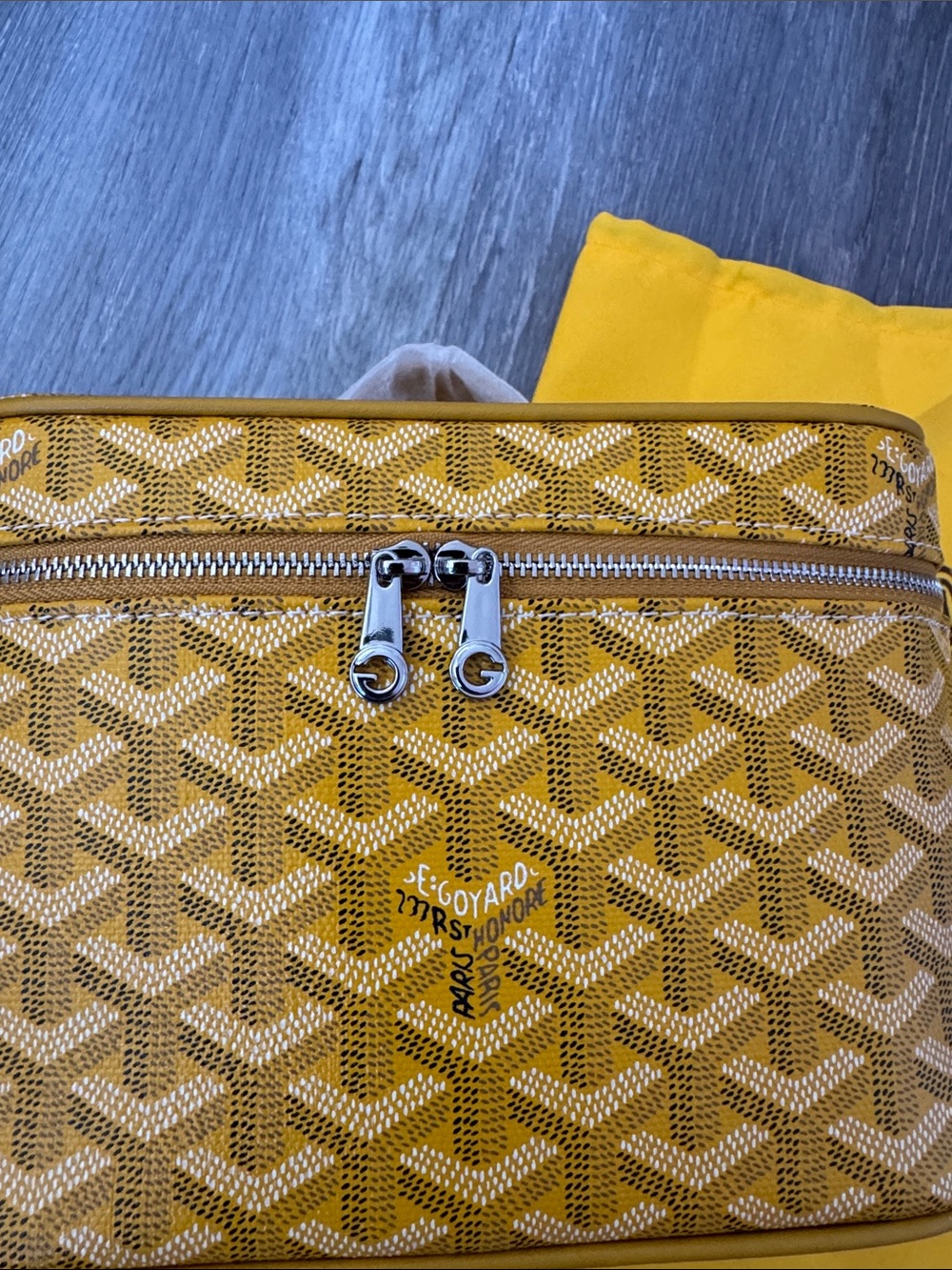 Source Unknown Yellow Chevron Travel Vanity Case - Picture 3 of 11
